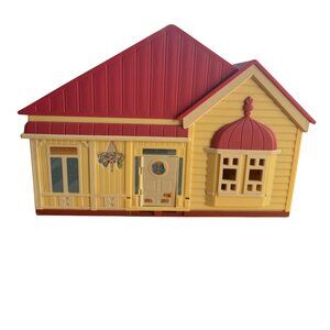 Bluey Family Home Pack and Go Playhouse Dollhouse